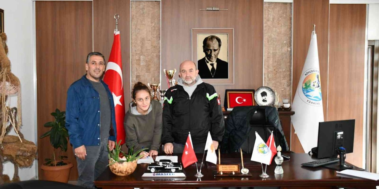 Köyceğiz’de Milli Güreşçi İlyasoğlu sözleşme imzaladı