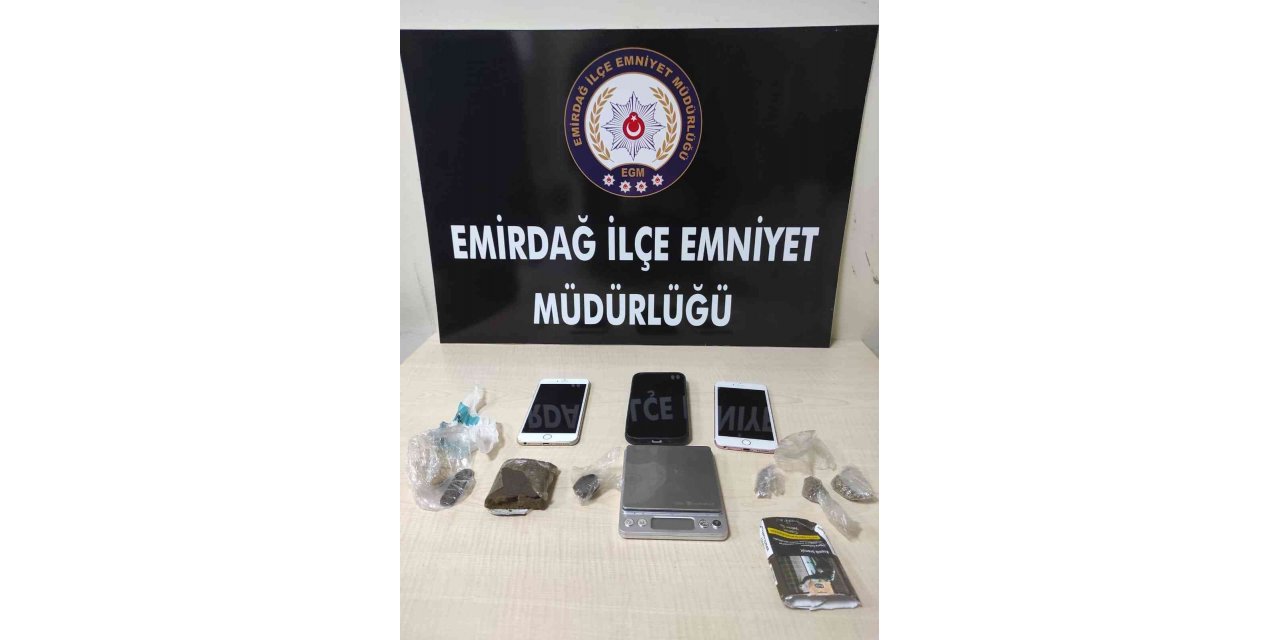 Berenin içinden Afgan sakızı, sigara paketinden kenevir tohumu çıktı