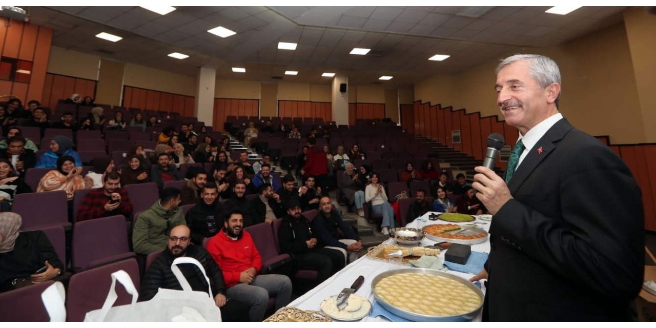 GAÜN’lü öğrencilere baklava semineri