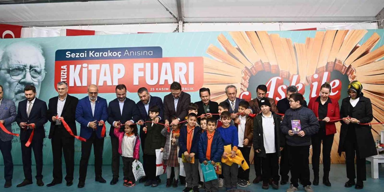 Sezai Karakoç anısına düzenlenen “5. Tuzla Kitap Fuarı” kapılarını açtı