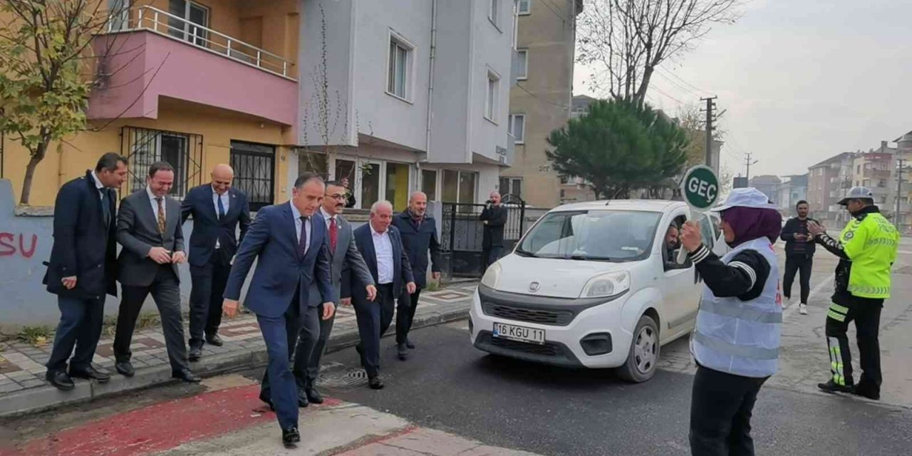 Bursa’da okul önlerinde kurallara uymayan sürücülere bu ekip ceza yazacak