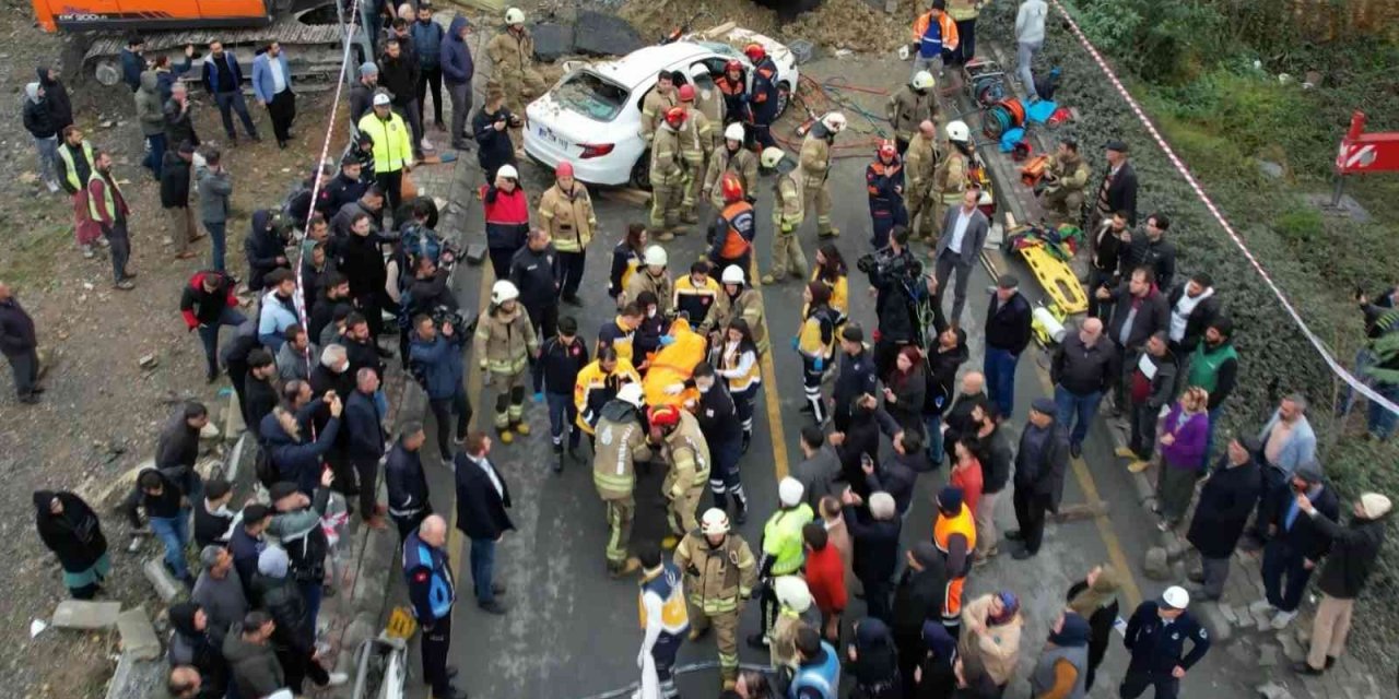 Başakşehir’de feci kaza hafriyat kamyonu otomobilin üzerine devrildi
