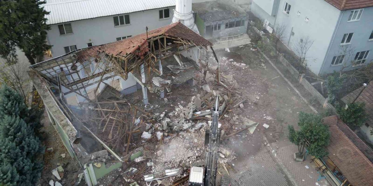 Camiler tamam sıra binaların yıkımında