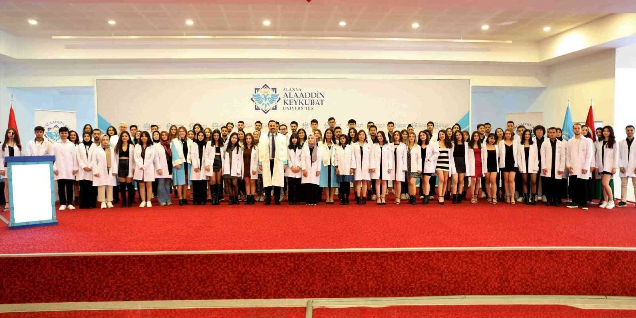 ALKÜ’de hekim adaylarının beyaz önlük heyecanı