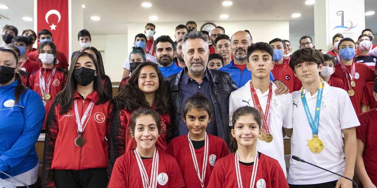 Bayraklı Belediyesi’nden 3 yılda 666 madalya