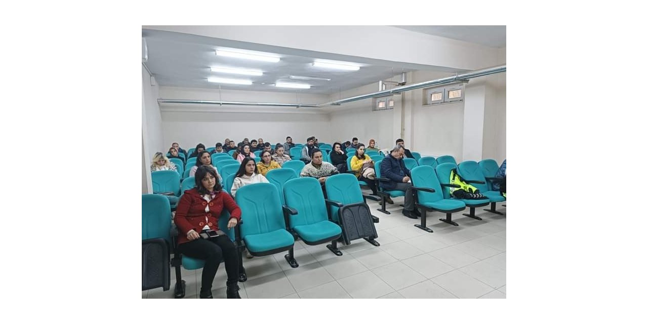 Öğretmenlere trafik kuralları anlatıldı