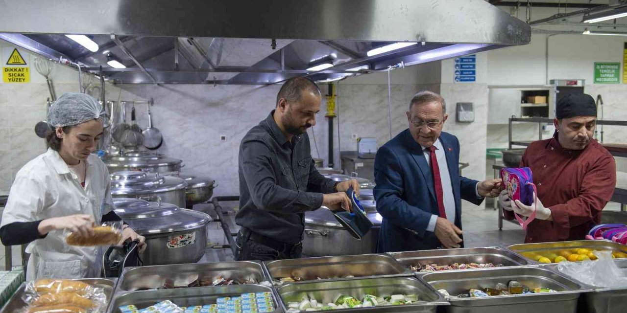 İhtiyaç sahibi öğrencilerin kahvaltısı Seyhan Belediyesinden