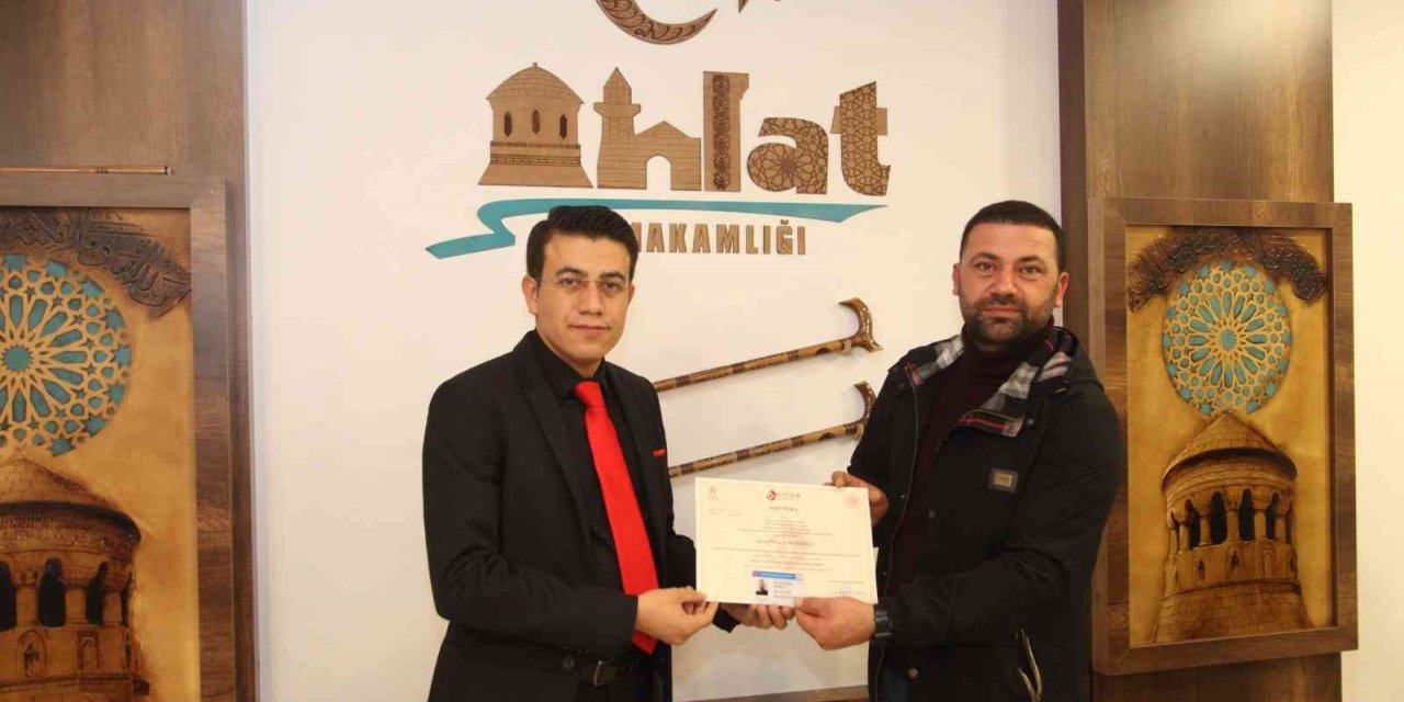 Ahlat’ta eğitimini tamamlayan genç çiftçi ve girişimciler sertifika aldı