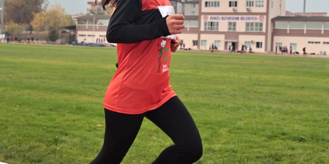 Kros yarışlarında il birincisi olan öğrenciler ödüllendirildi