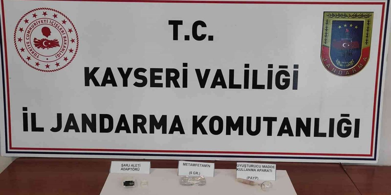 Uyuşturucu maddeyi şarj aletine sakladı