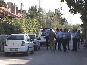 Polise bıçak çekip kaçtılar