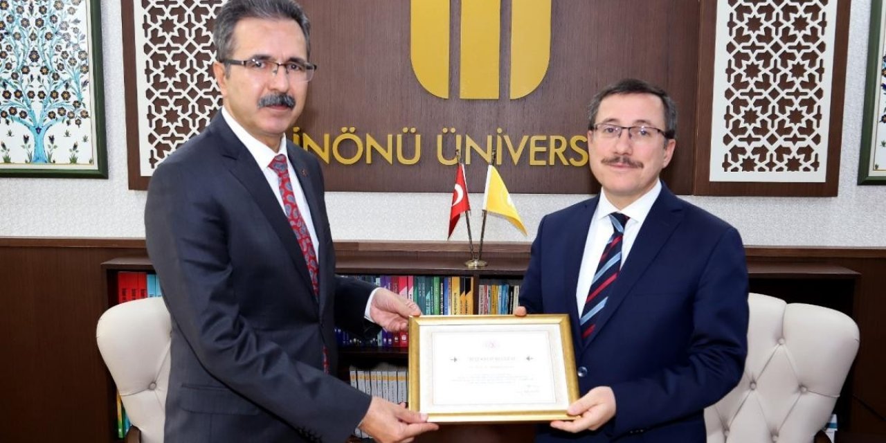 Rektör Kızılay’a markalaşma teşekkürü