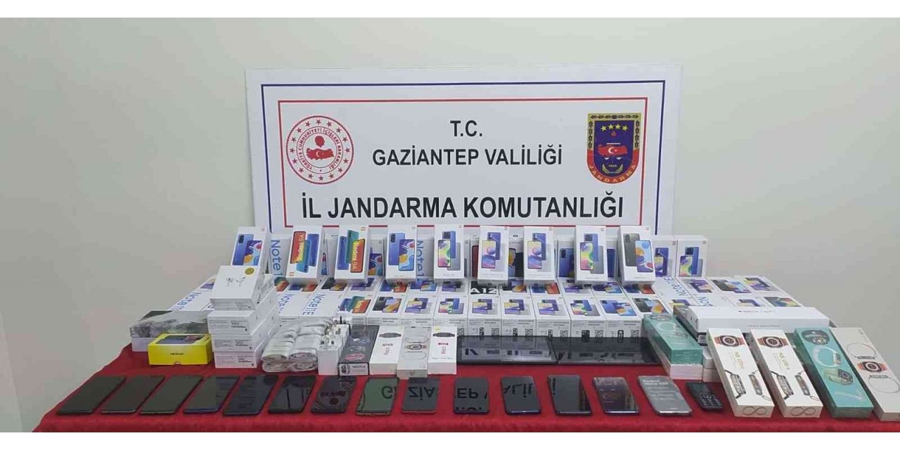 Gaziantep’te 1,5 milyon liralık kaçak teknolojik ürün ele geçirildi