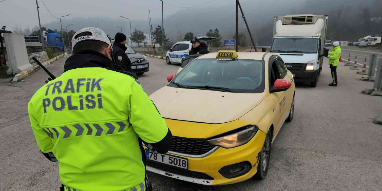 Karabük’te zorunlu ‘kış lastiği’ denetimleri başladı