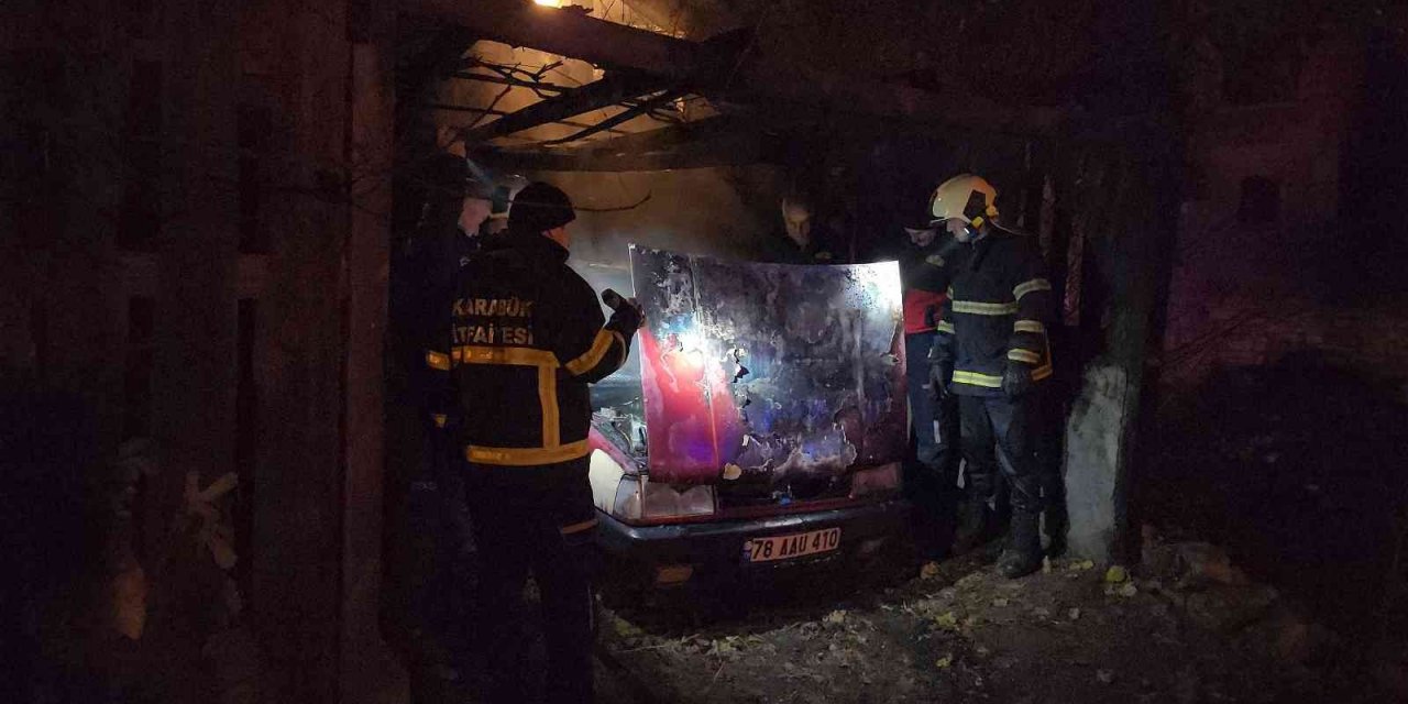 Park halindeki otomobil alevlere teslim oldu