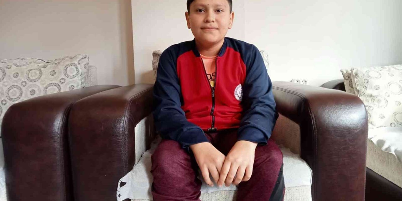 Başıboş köpeğin saldırısına uğrayan 12 yaşındaki çocuk ölümden döndü