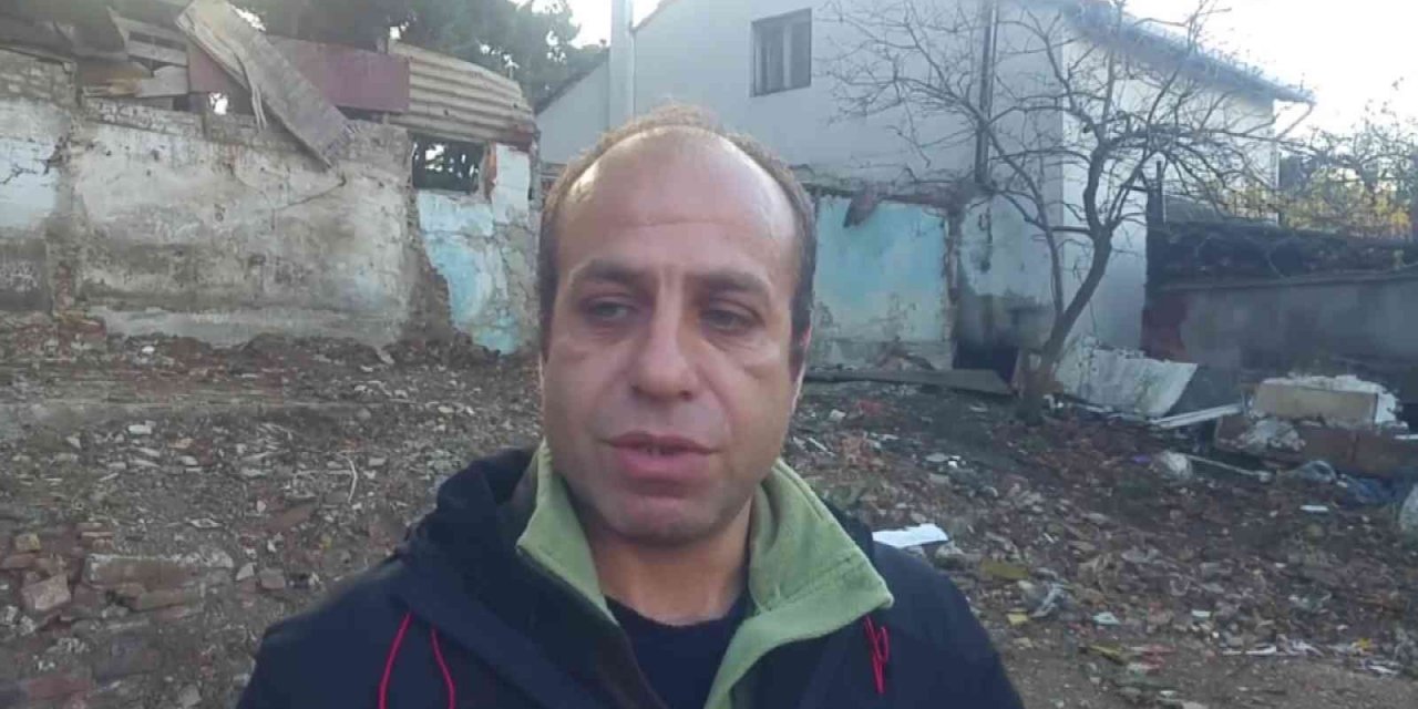 Yıllardır oturdukları müştemilat, Adalar Belediyesi tarafından yıkıldı