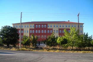 Kadınhanı Sağlık Meslek Lisesi yeni binasına kavuştu