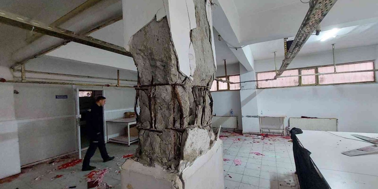 Küçükçekmece’de 24 yıllık binanın kolonları patladı
