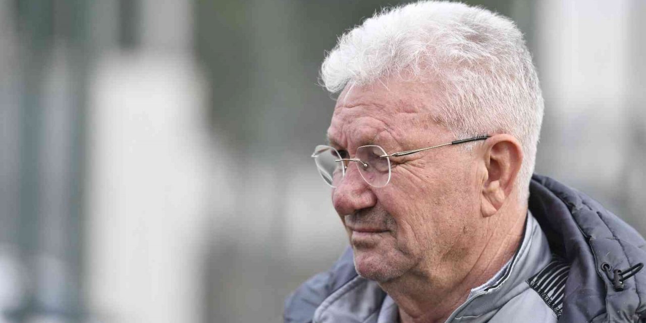 Bursaspor Teknik Direktörü İsmail Ertekin: “Umarım genç kardeşlerimiz bizi utandırmazlar”