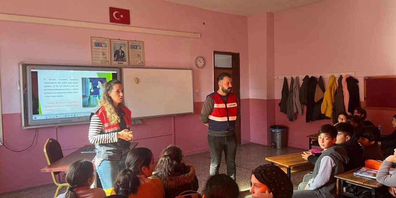 Jandarmadan öğrencilere siber farkındalık eğitimi