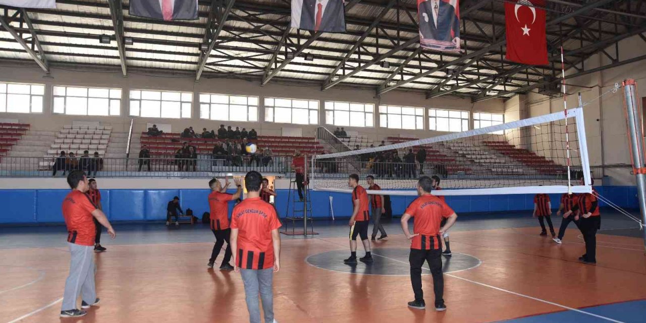 Ahlat’ta engellilere yönelik voleybol dostluk maçı düzenlendi