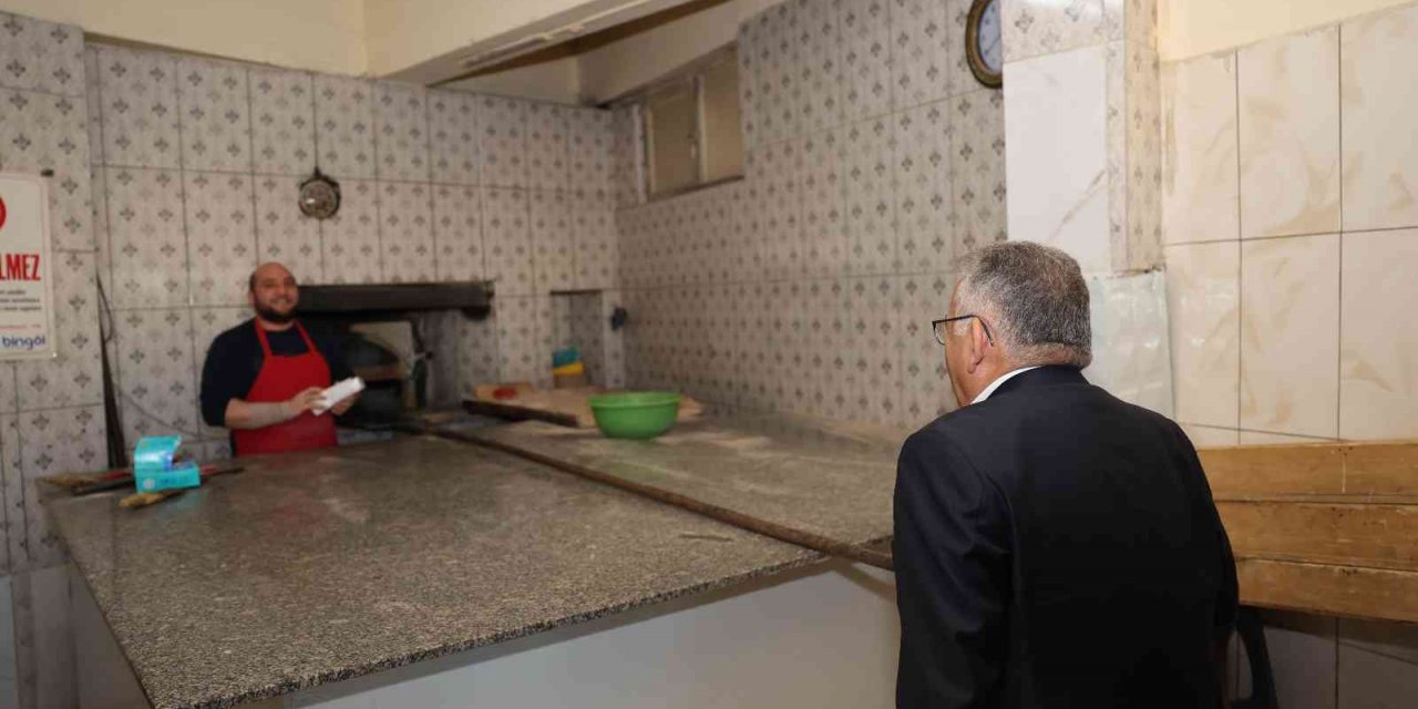 Başkan Büyükkılıç, Bünyan’da Büyükşehir’in çalışmalarını denetledi, esnafla buluştu