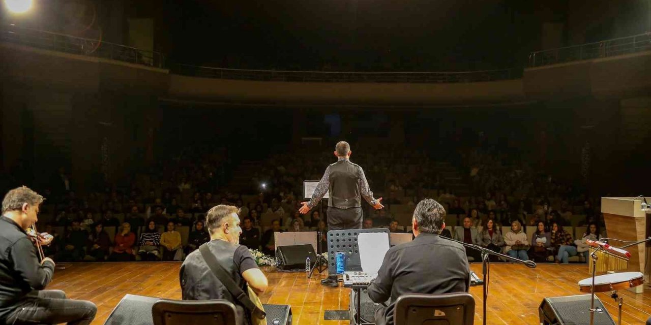 Gaziantep’te Sezai Karakoç şiirleriyle anıldı