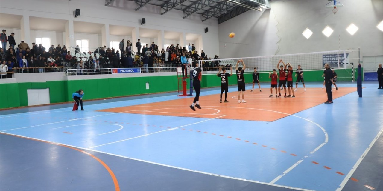 Malatya’da okullar arasında düzenlenen voleybol şampiyonası tamamlandı