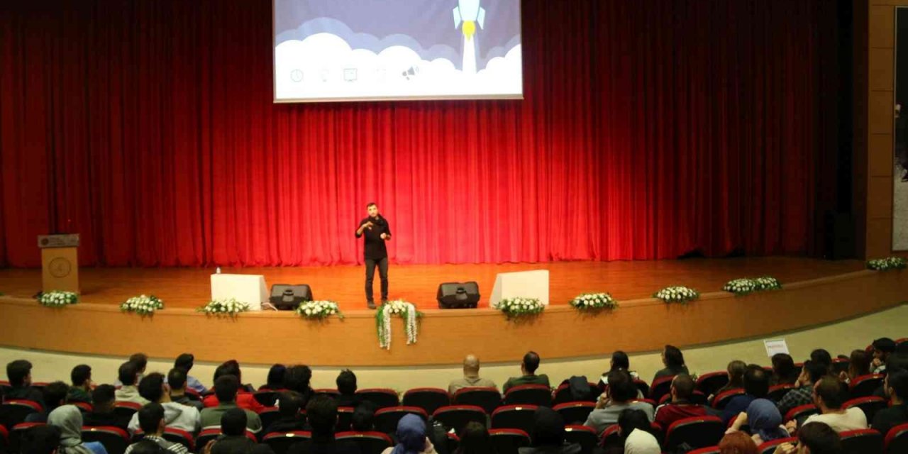 NEVÜ’de “Bir Yazılımcının Yol Haritası” konulu söyleşi gerçekleştirildi