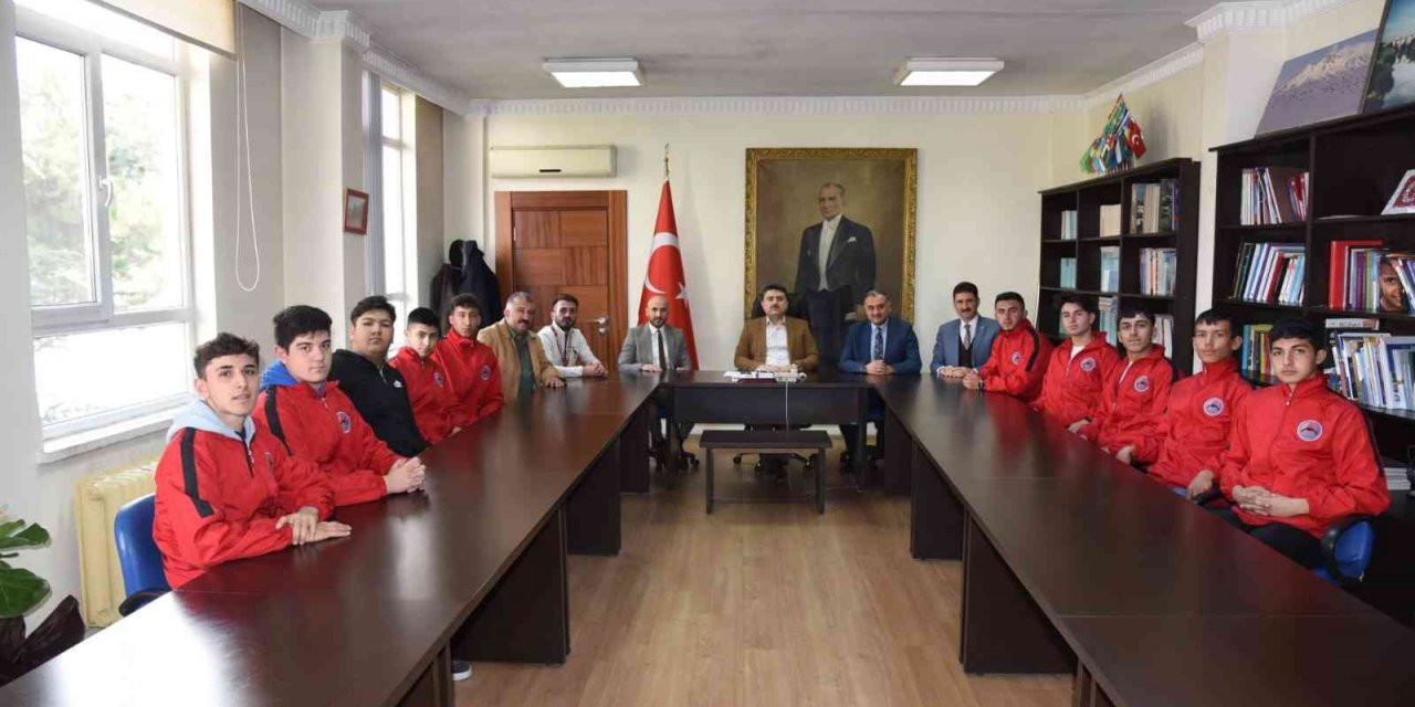 Kayseri’nin ilk ve tek ragbi takımı, ilçe protokolü ile bir araya geldi