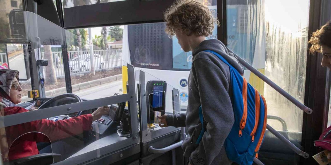 Mersin’de öğrencilere çok tarifeli hatlarda kısa mesafe indirimi