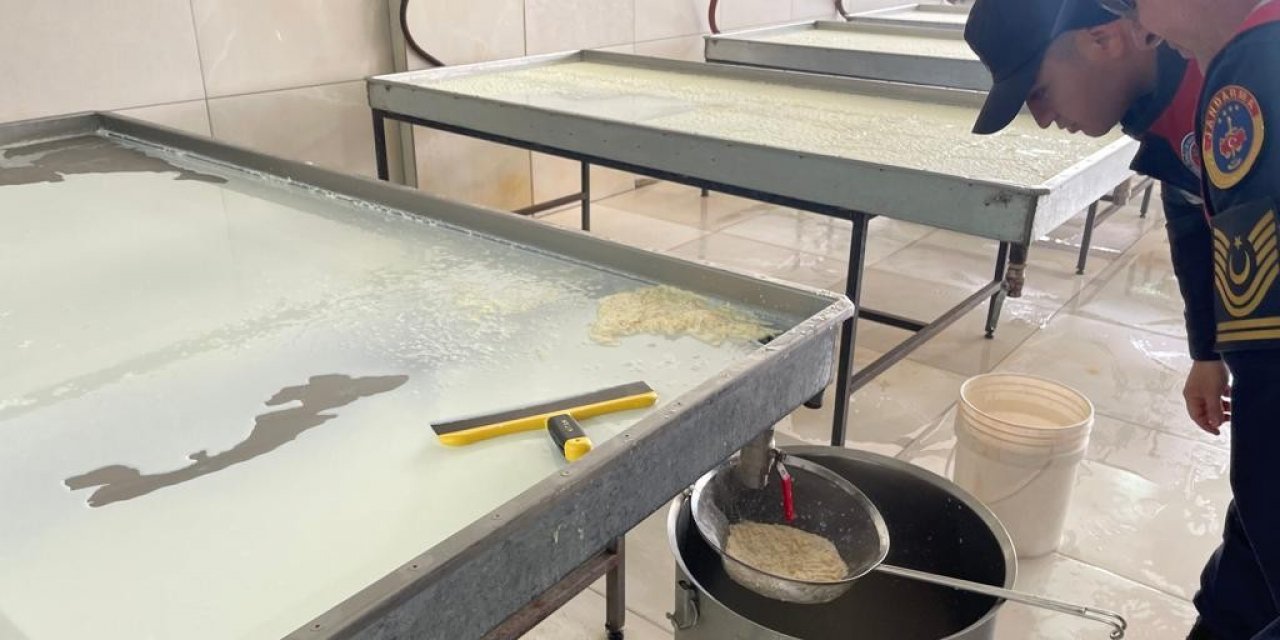 Jandarmadan gıdada hijyen operasyonu: 300 kilogram kaymağa el konuldu