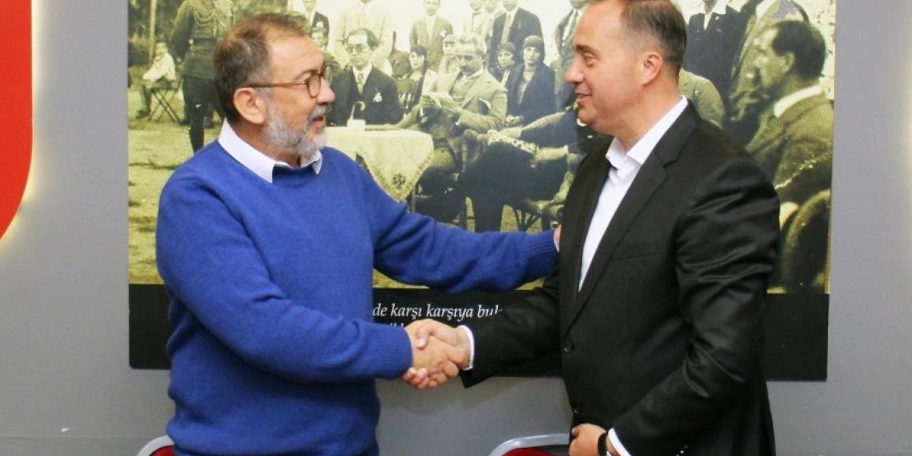 Selahaddin Dinçel: "Bu sezon üst ligi hedefleyen ve kupa kaldıran bir Karşıyaka olacak"