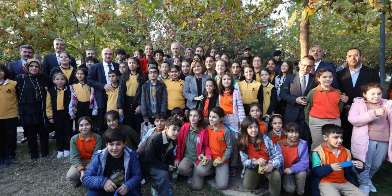 Şehit Öğretmen Ayşenur Alkan’ın ismi kütüphanede yaşayacak