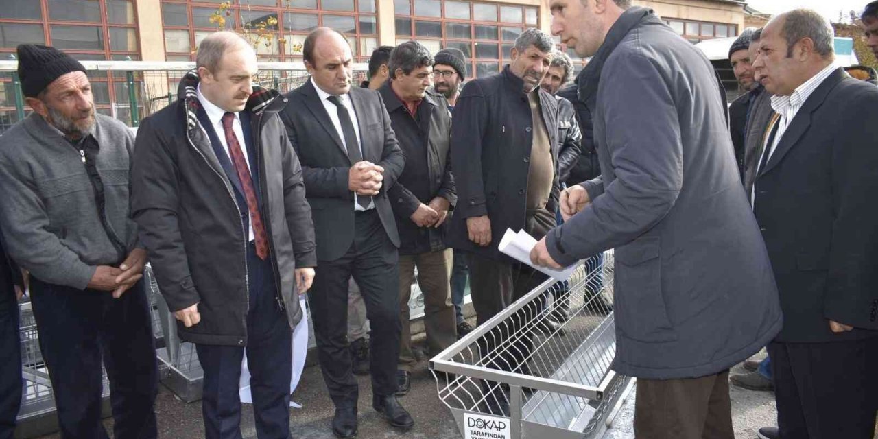 Bayburt’ta çiftçilere ekipman dağıtıldı