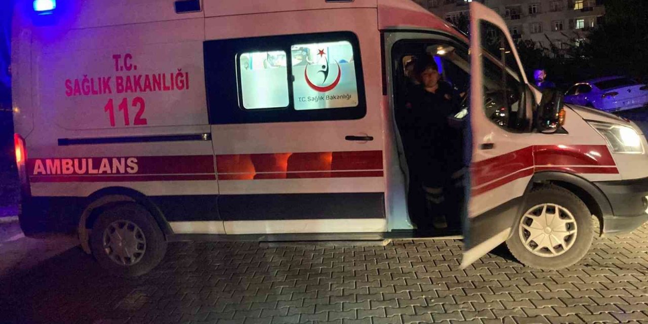 Otomobille motosiklet çarpıştı: 1 yaralı