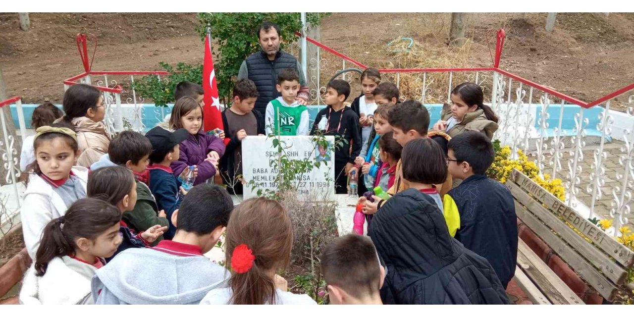 İsmini taşıdıkları şehidin mezarını ziyaret edip dua ettiler