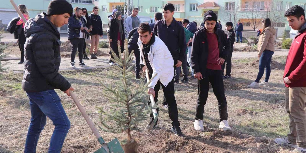 Sivas’ta özel çocuklar için fidan dikildi