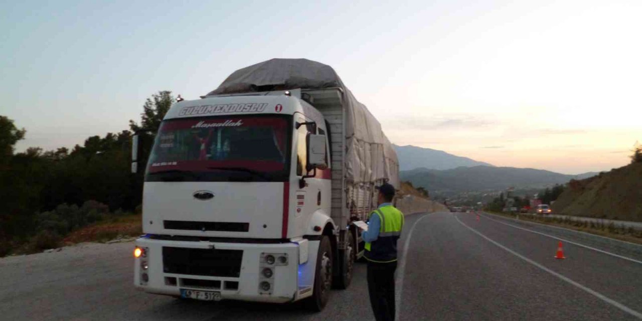 Büyükşehir zabıta yollarda 925 denetim gerçekleştirdi