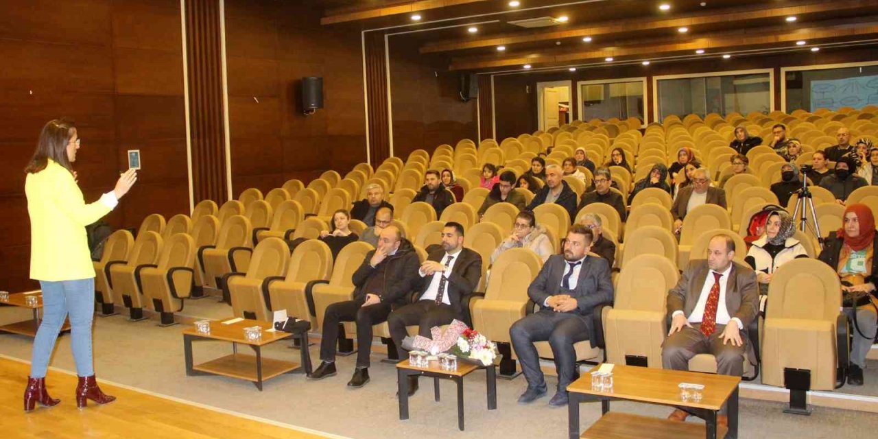Sivas’ta velilere iletişim becerileri semineri