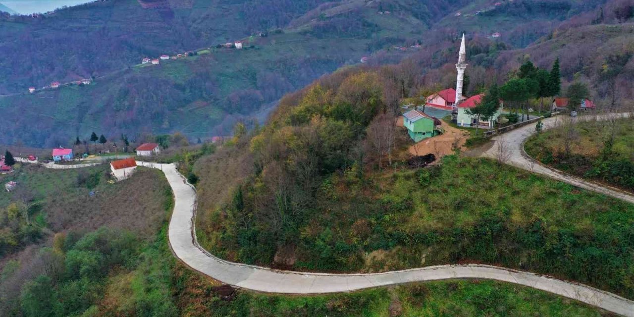 Altınordu’da beton yol çalışmaları sürüyor
