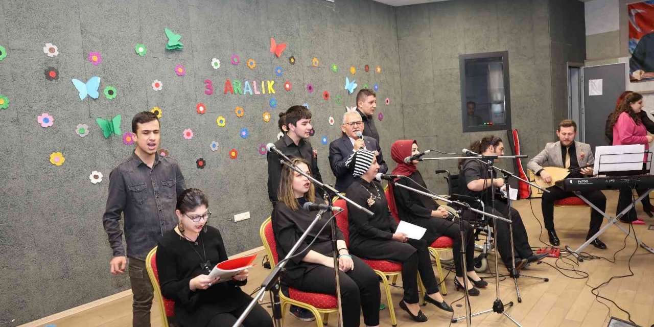 Başkan Büyükkılı. Engelsiz Yaşam Merkezi’nde Özel Vatandaşlarla Buluştu