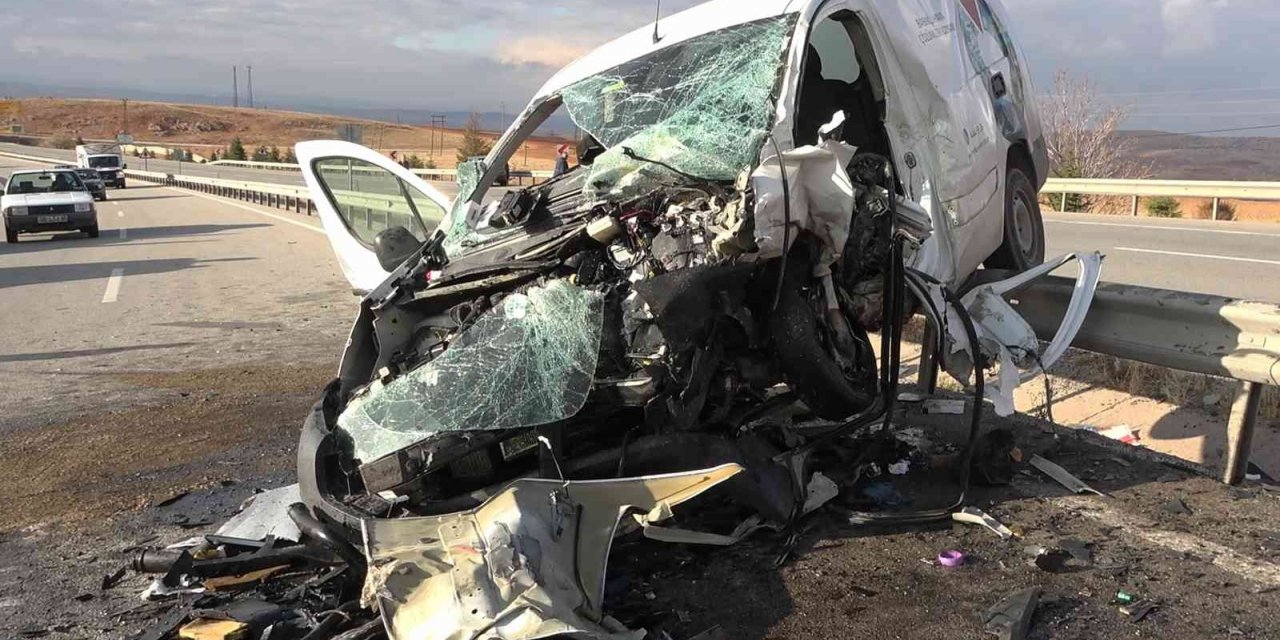 Aracıyla ters yöne girdi, canından oldu