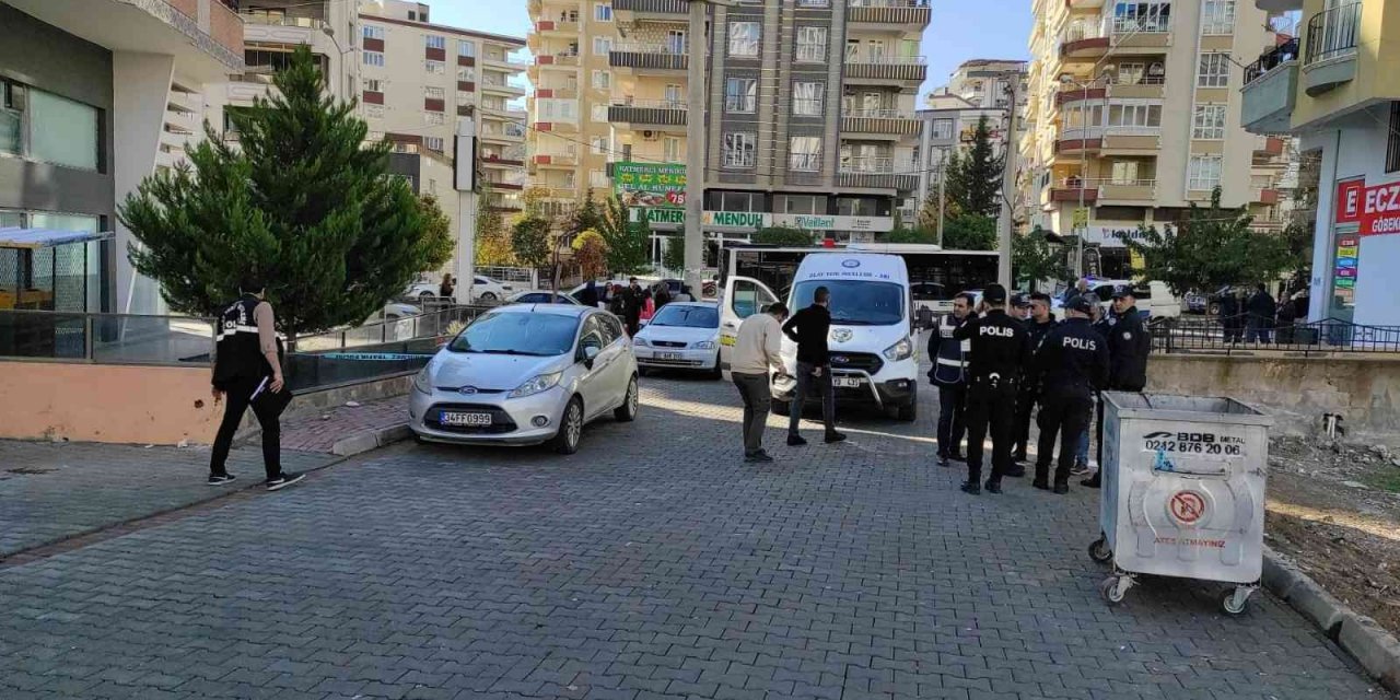 Ablasını sokak ortasında tüfekle vurarak öldürdü