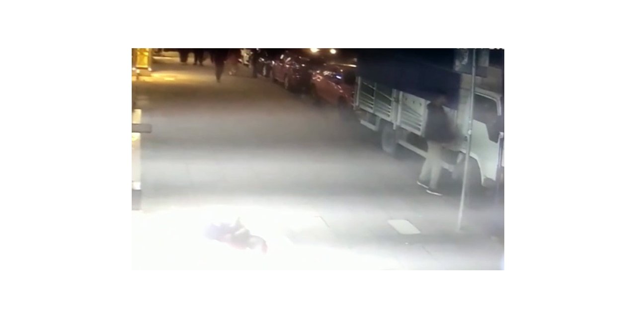 Fatih’teki kamyonet hırsızlığı kamerada