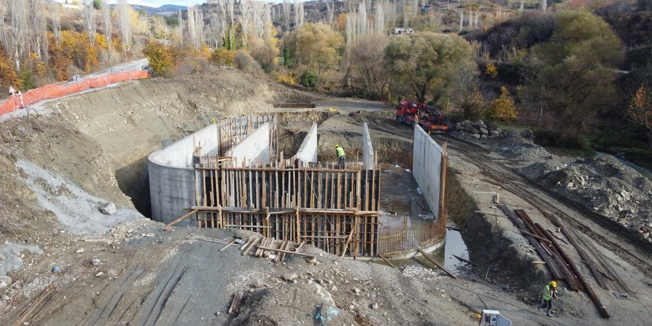 Demirci Atıksu Arıtma Tesisinin yapım çalışmaları sürüyor