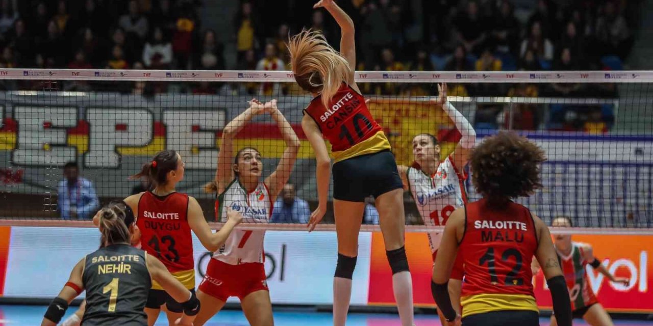 Göztepe Voleybol, deplasmanda lideri devirdi