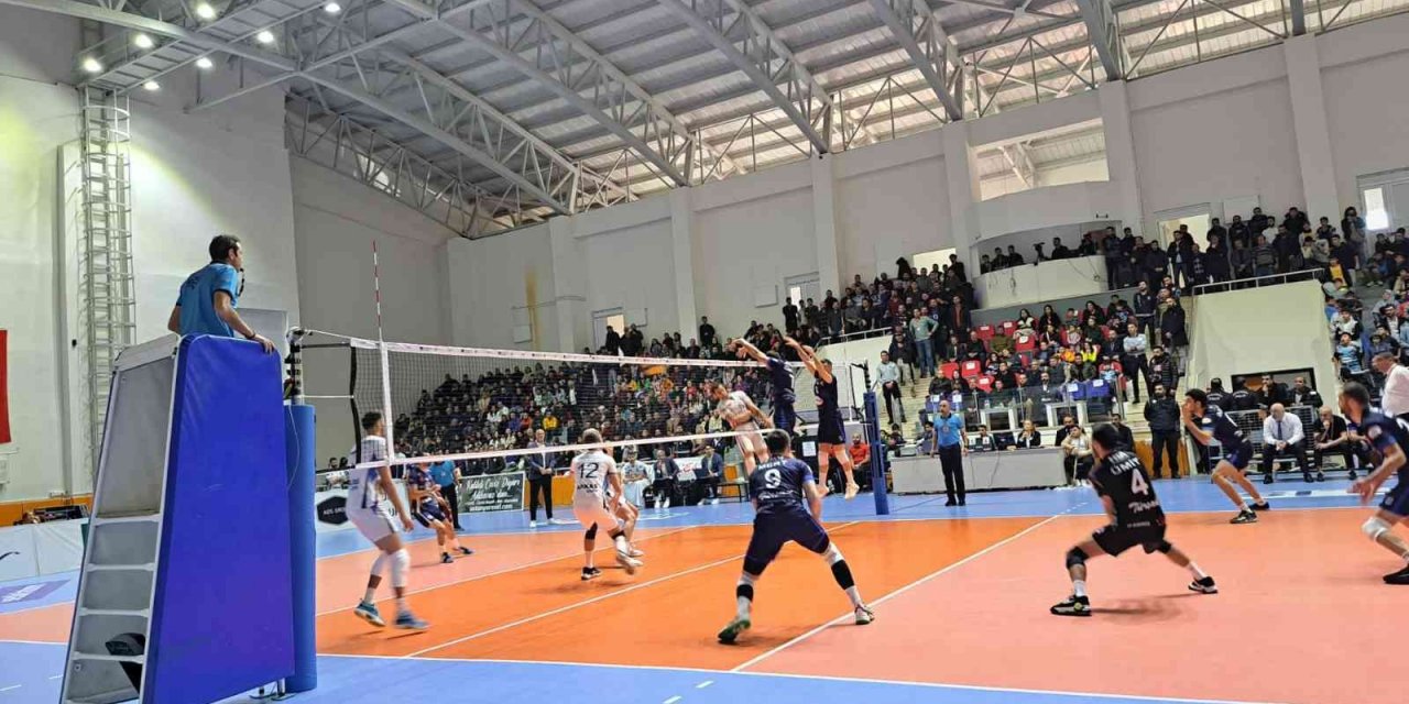 Efeler Ligi: TÜRŞAD: 0 - Arkas Spor: 3