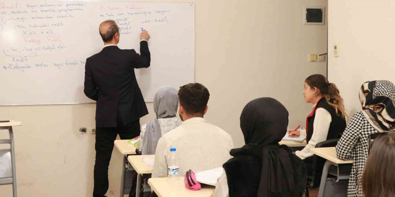 Şanlıurfalı gençlerin hedefleri ayrı olsa da amaçları ortak